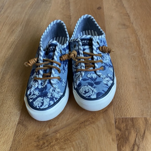 New Sperry shoes - Picture 2 of 6